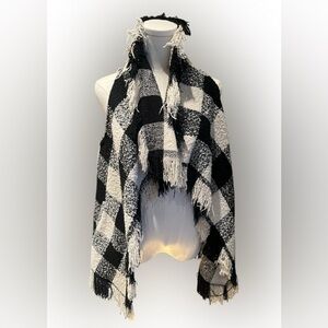 TCEC buffalo plaid vest with fringe size small